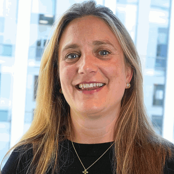 Suzannah Farnell  Headshot