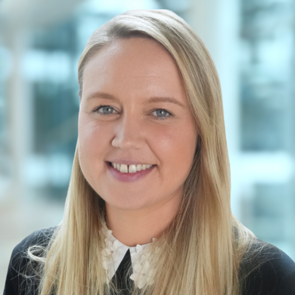 Holly Marshall Headshot